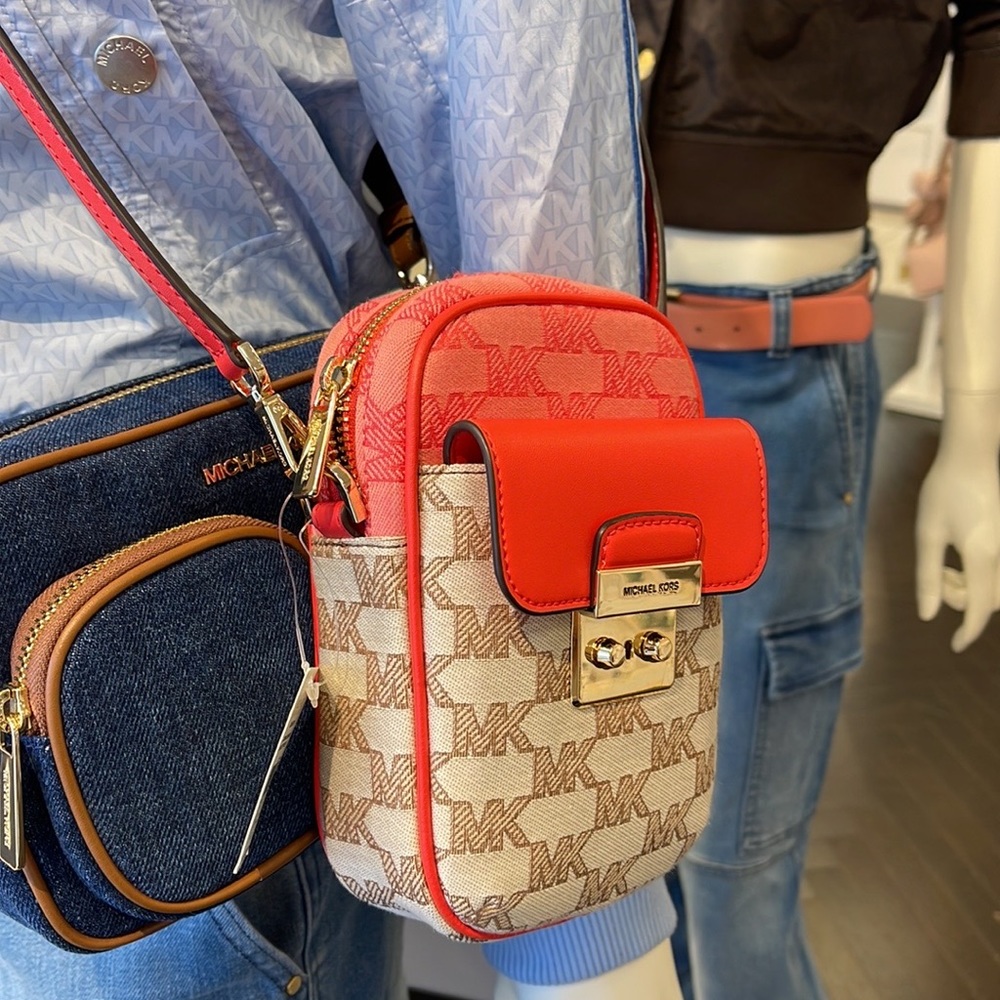 Michael Kors Sloan Editor Small Phone Logo Jacquard Crossbody
Grapefruit Multi - Picture 16 of 16